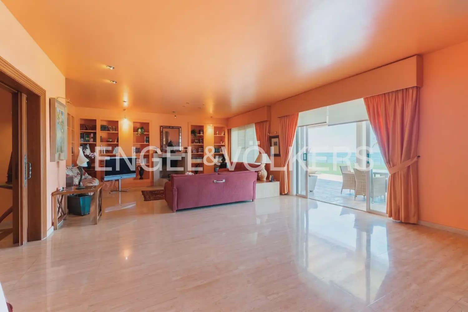 6 quarto Moradia Geminada para arrendar em Oropesa  com piscina garagem - 8 000 € (Ref: 9918663)