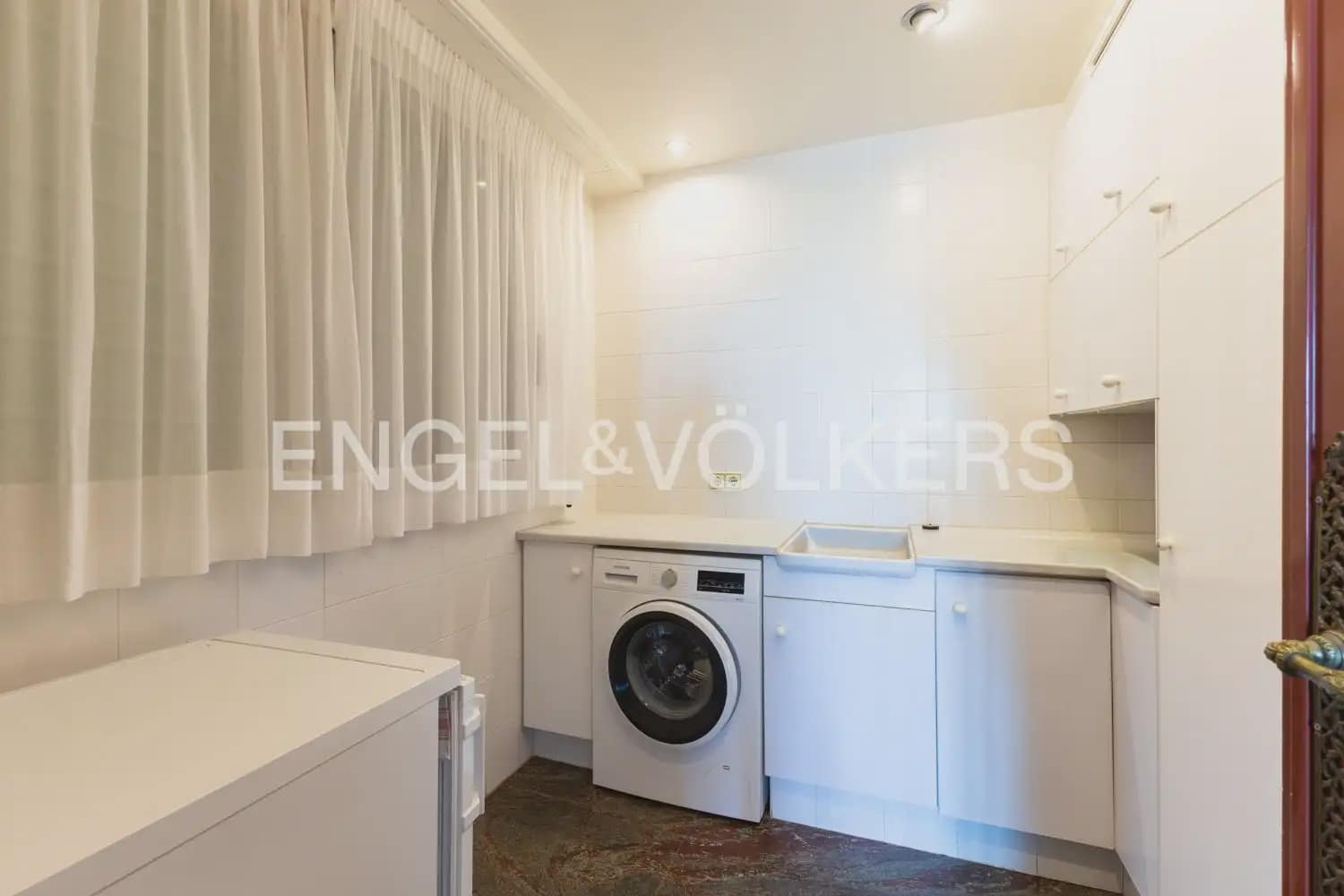 6 quarto Moradia Geminada para arrendar em Oropesa  com piscina garagem - 8 000 € (Ref: 9918663)
