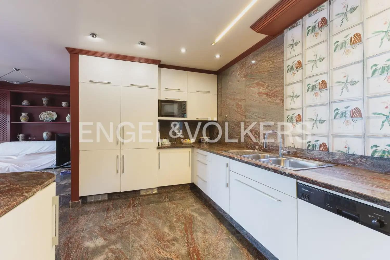 6 quarto Moradia Geminada para arrendar em Oropesa  com piscina garagem - 8 000 € (Ref: 9918663)