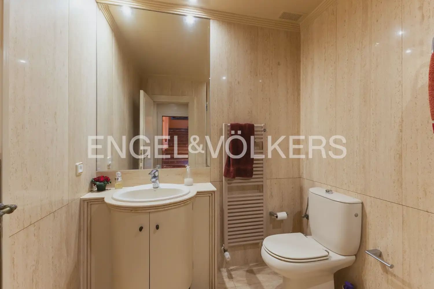 6 quarto Moradia Geminada para arrendar em Oropesa  com piscina garagem - 8 000 € (Ref: 9918663)