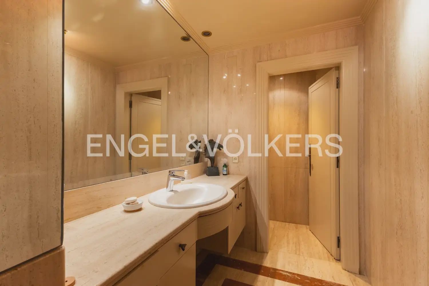 6 quarto Moradia Geminada para arrendar em Oropesa  com piscina garagem - 8 000 € (Ref: 9918663)