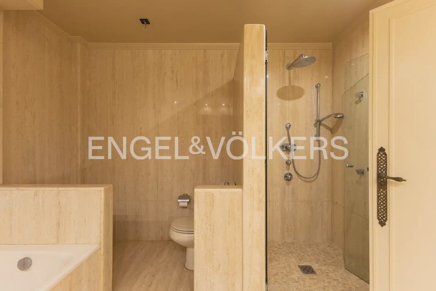 6 quarto Moradia Geminada para arrendar em Oropesa  com piscina garagem - 8 000 € (Ref: 9918663)