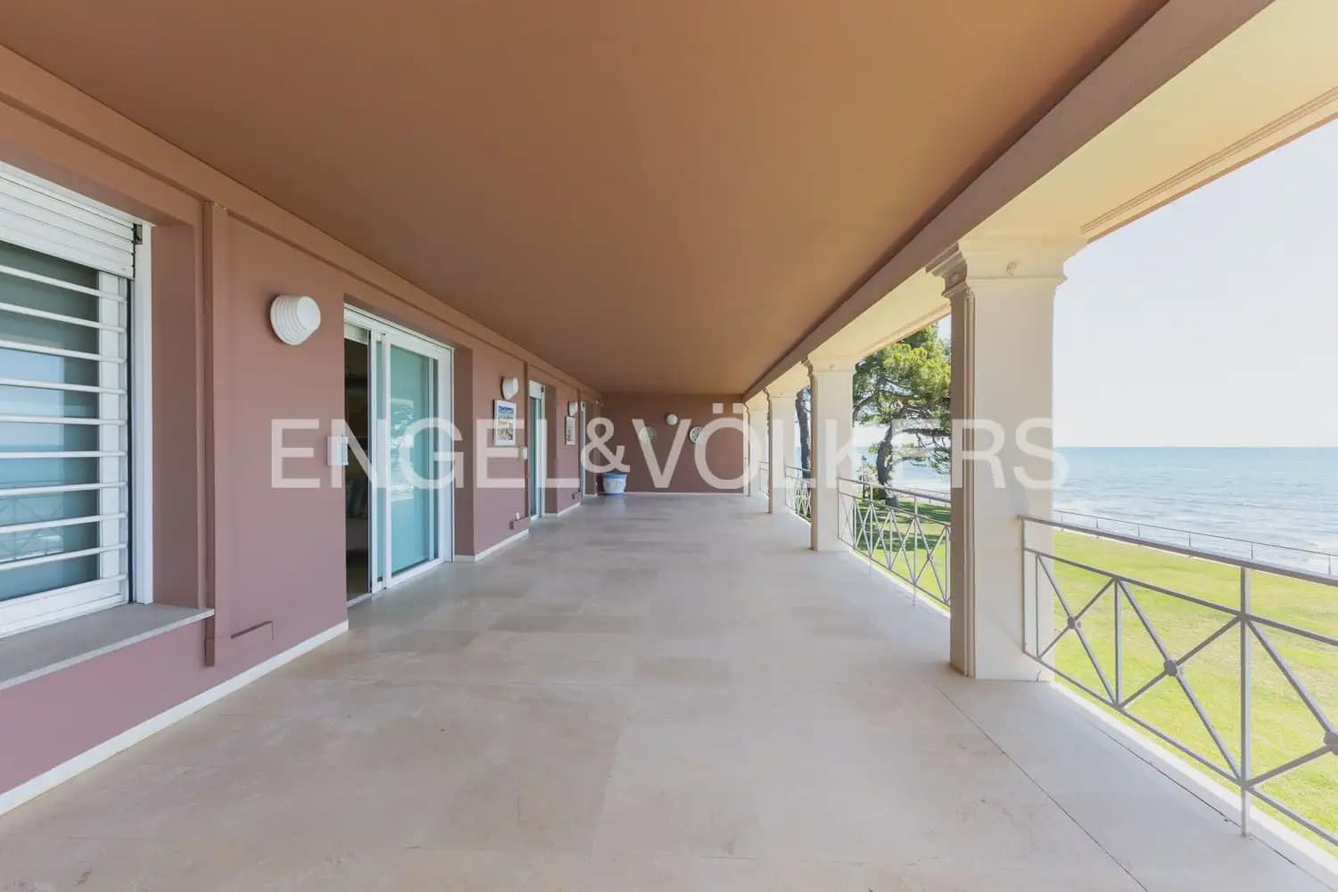 6 quarto Moradia Geminada para arrendar em Oropesa  com piscina garagem - 8 000 € (Ref: 9918663)