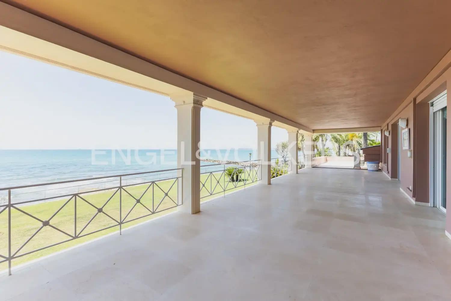 6 quarto Moradia Geminada para arrendar em Oropesa  com piscina garagem - 8 000 € (Ref: 9918663)