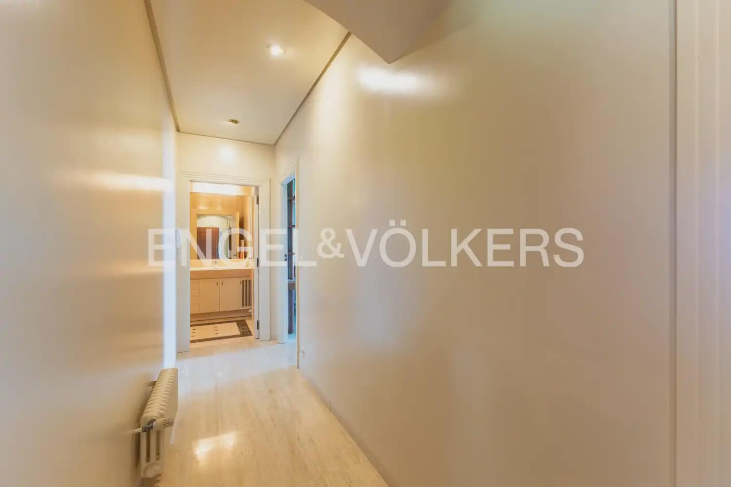 6 quarto Moradia Geminada para arrendar em Oropesa  com piscina garagem - 8 000 € (Ref: 9918663)