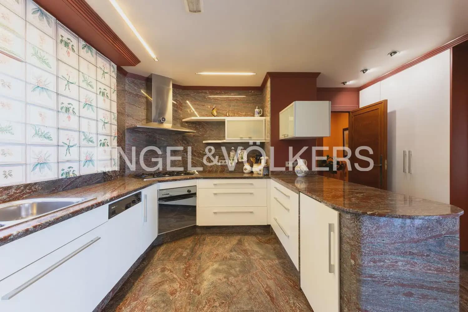 6 quarto Moradia Geminada para arrendar em Oropesa  com piscina garagem - 8 000 € (Ref: 9918663)