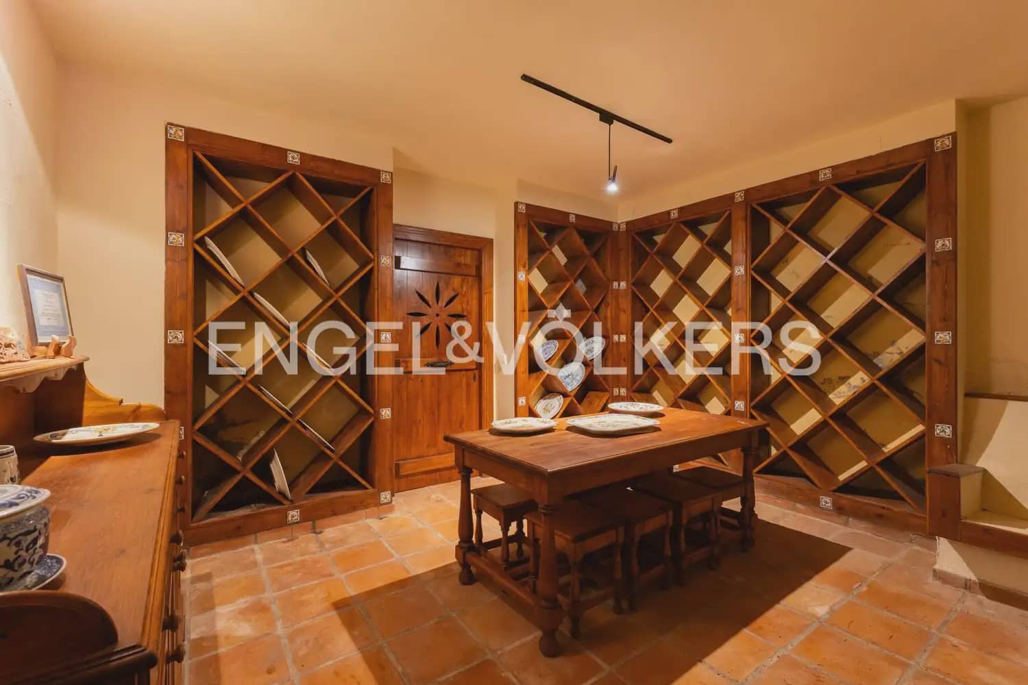 6 quarto Moradia Geminada para arrendar em Oropesa  com piscina garagem - 8 000 € (Ref: 9918663)