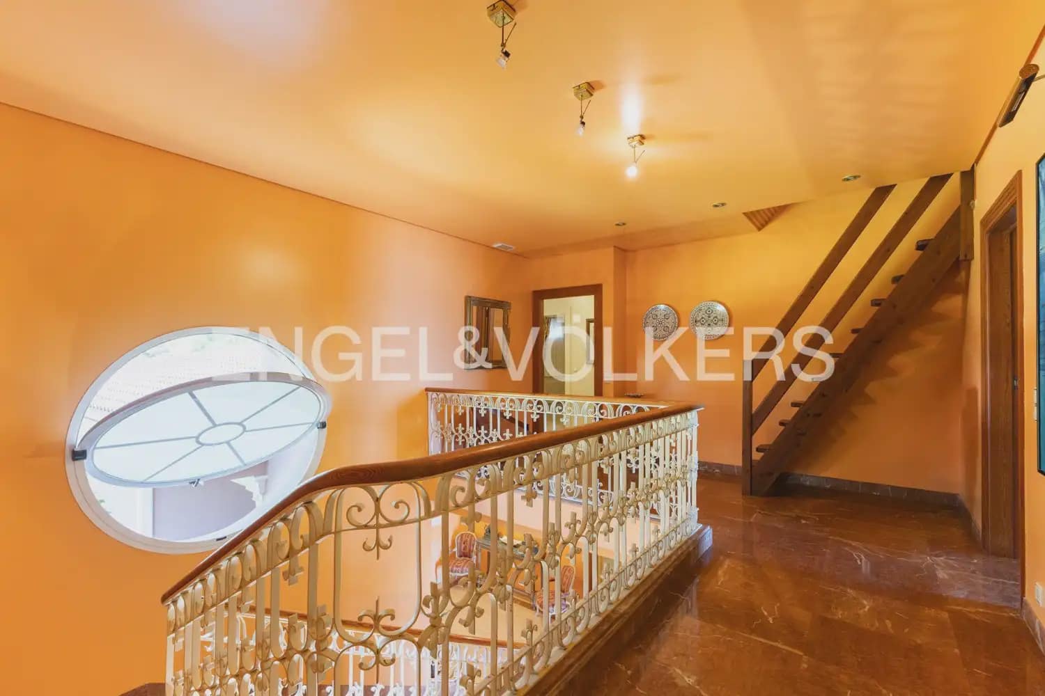 6 quarto Moradia Geminada para arrendar em Oropesa  com piscina garagem - 8 000 € (Ref: 9918663)