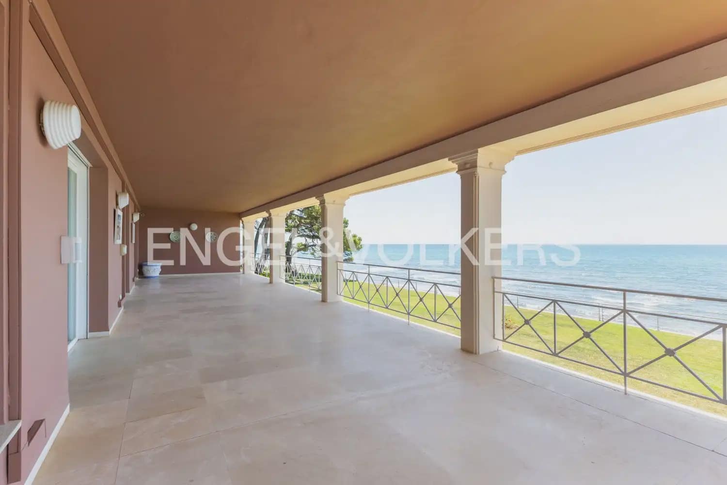 6 quarto Moradia Geminada para arrendar em Oropesa  com piscina garagem - 8 000 € (Ref: 9918663)