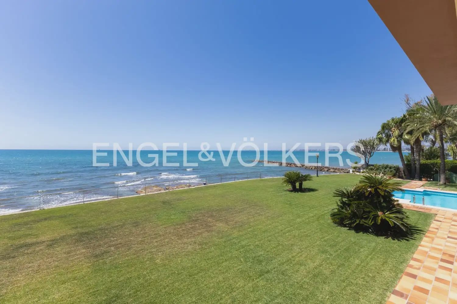 6 quarto Moradia Geminada para arrendar em Oropesa  com piscina garagem - 8 000 € (Ref: 9918663)
