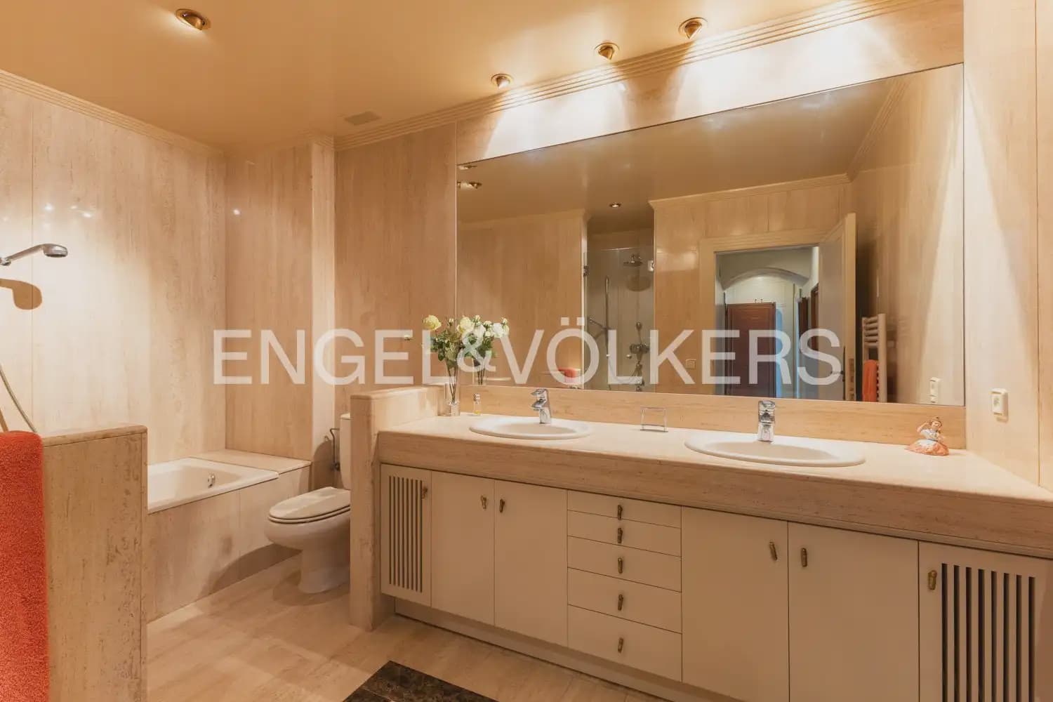 6 quarto Moradia Geminada para arrendar em Oropesa  com piscina garagem - 8 000 € (Ref: 9918663)