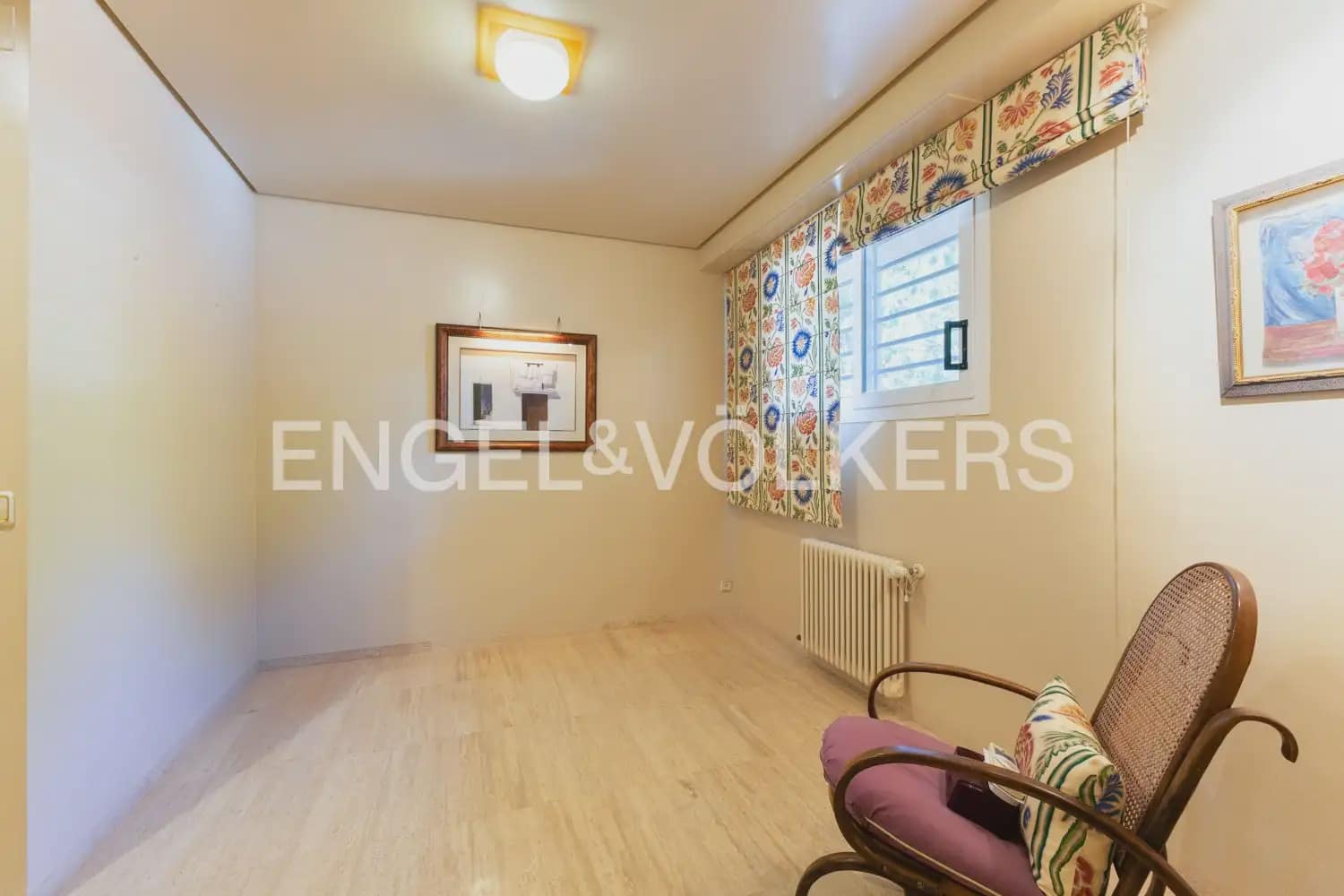 6 quarto Moradia Geminada para arrendar em Oropesa  com piscina garagem - 8 000 € (Ref: 9918663)