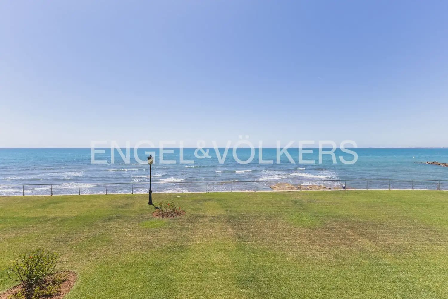 6 quarto Moradia Geminada para arrendar em Oropesa  com piscina garagem - 8 000 € (Ref: 9918663)