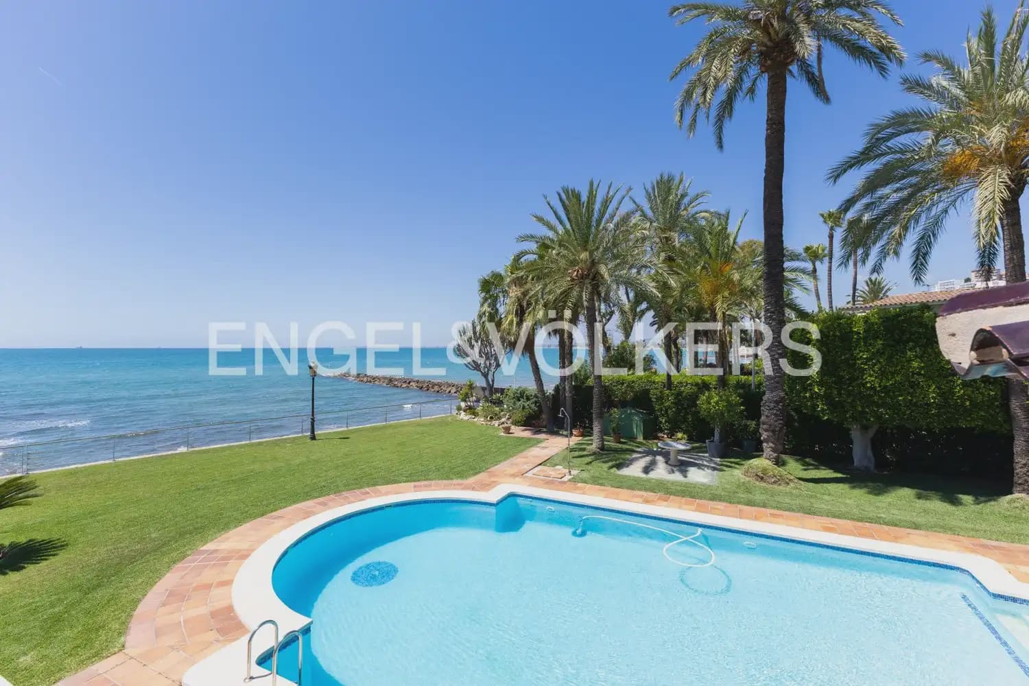 6 quarto Moradia Geminada para arrendar em Oropesa  com piscina garagem - 8 000 € (Ref: 9918663)