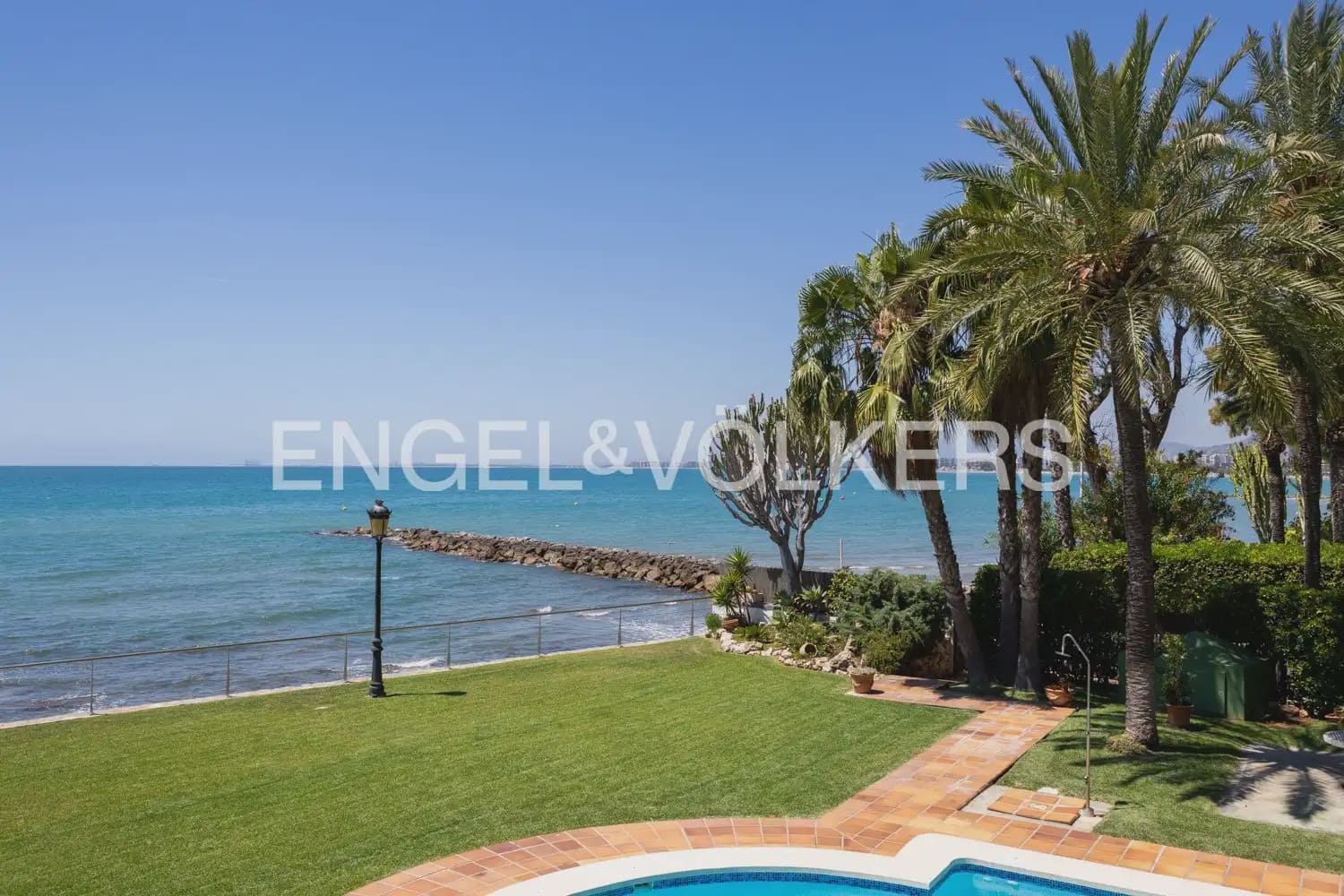 6 quarto Moradia Geminada para arrendar em Oropesa  com piscina garagem - 8 000 € (Ref: 9918663)