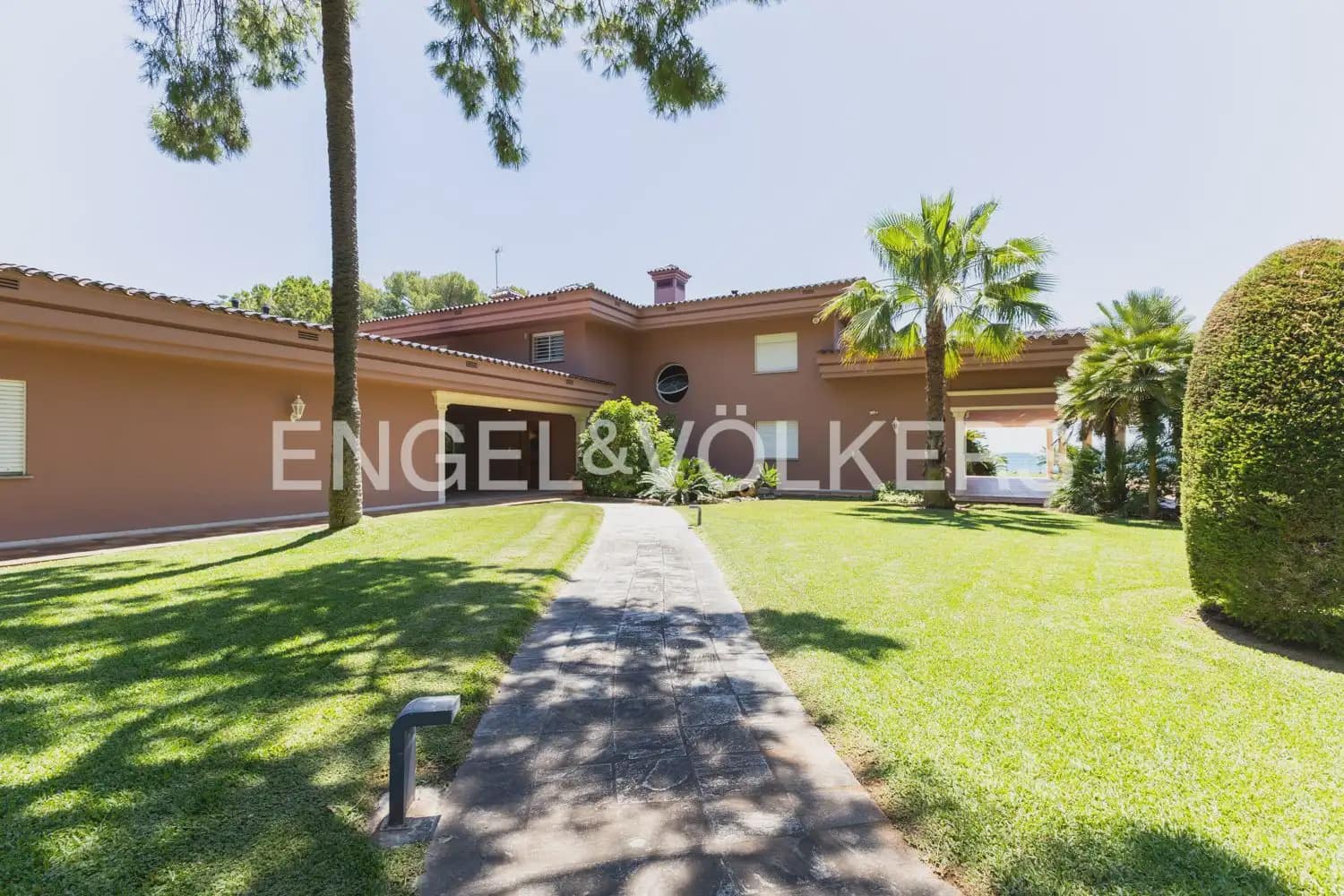 6 quarto Moradia Geminada para arrendar em Oropesa  com piscina garagem - 8 000 € (Ref: 9918663)