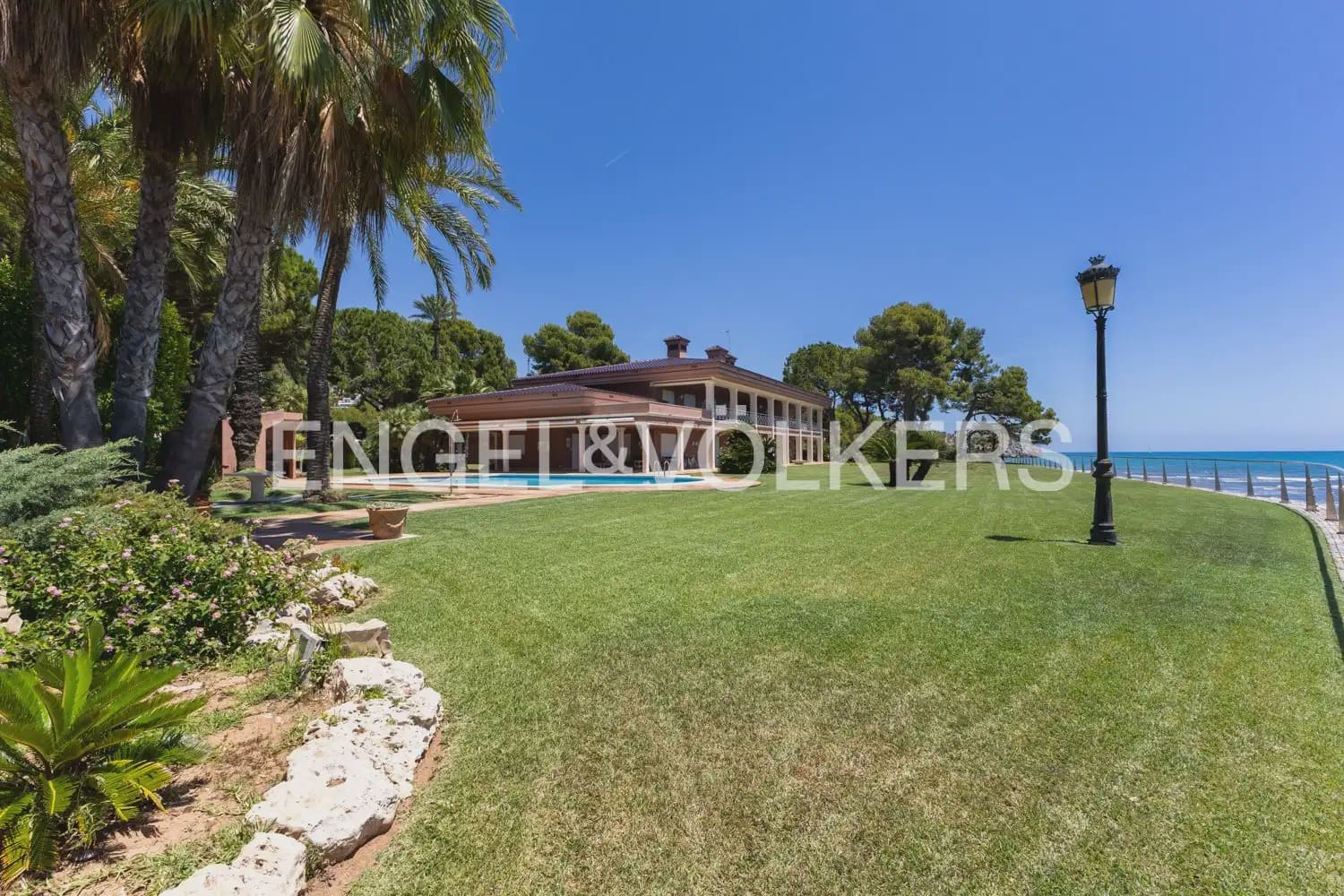 6 quarto Moradia Geminada para arrendar em Oropesa  com piscina garagem - 8 000 € (Ref: 9918663)