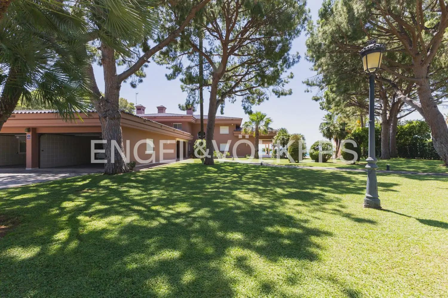 6 quarto Moradia Geminada para arrendar em Oropesa  com piscina garagem - 8 000 € (Ref: 9918663)