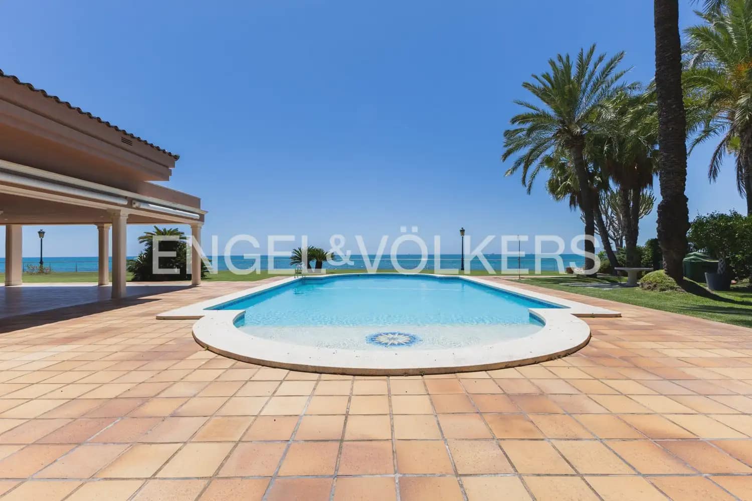 6 quarto Moradia Geminada para arrendar em Oropesa  com piscina garagem - 8 000 € (Ref: 9918663)