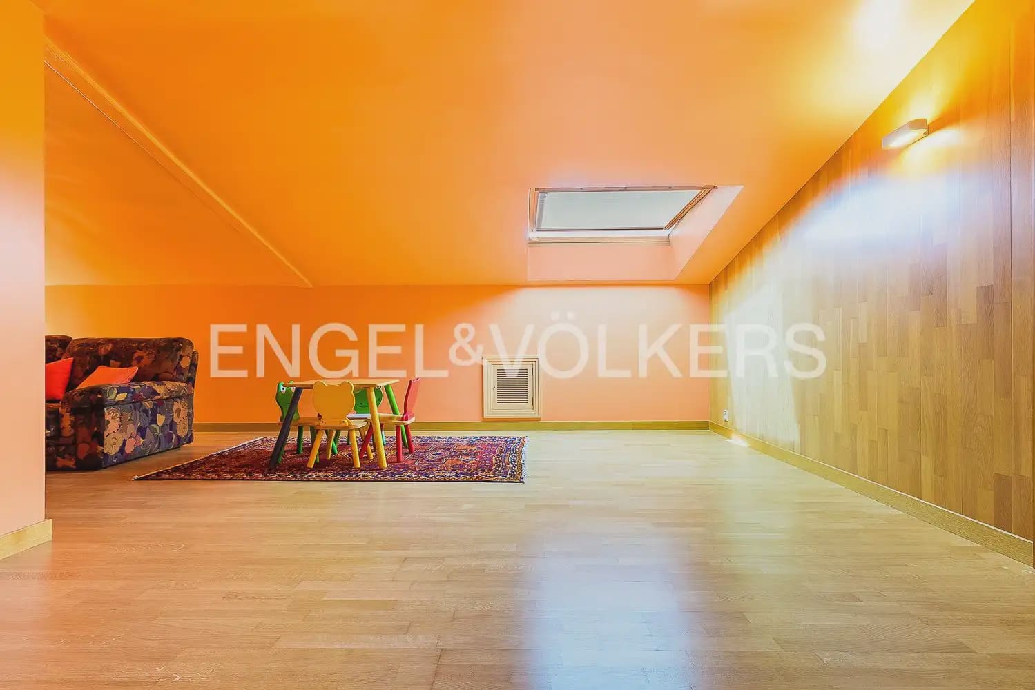 6 quarto Moradia Geminada para arrendar em Oropesa  com piscina garagem - 8 000 € (Ref: 9918663)