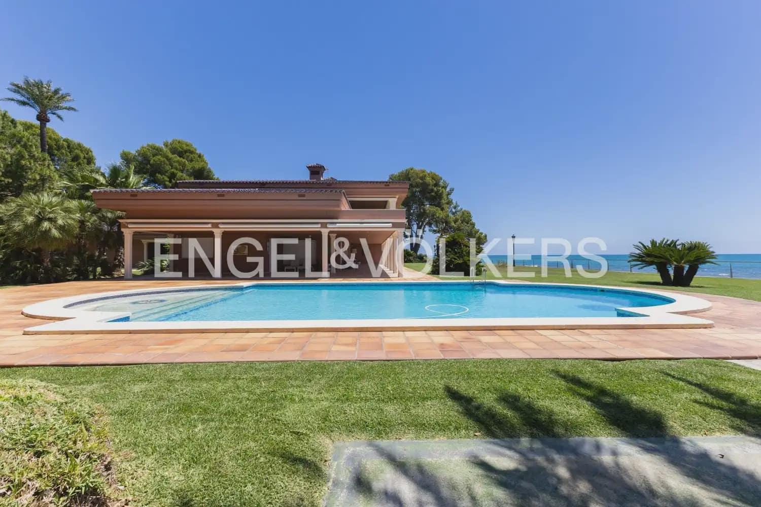 6 quarto Moradia Geminada para arrendar em Oropesa  com piscina garagem - 8 000 € (Ref: 9918663)