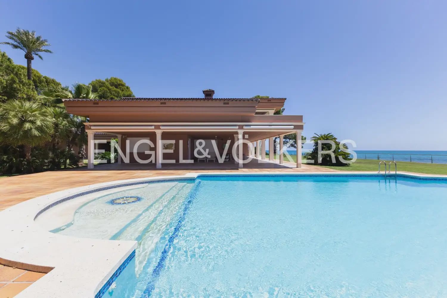 6 quarto Moradia Geminada para arrendar em Oropesa  com piscina garagem - 8 000 € (Ref: 9918663)