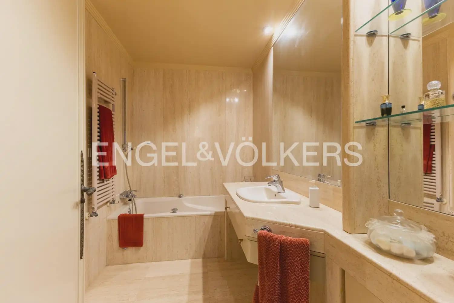 6 quarto Moradia Geminada para arrendar em Oropesa  com piscina garagem - 8 000 € (Ref: 9918663)