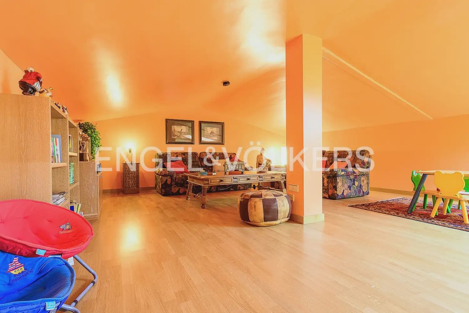 6 quarto Moradia Geminada para arrendar em Oropesa  com piscina garagem - 8 000 € (Ref: 9918663)