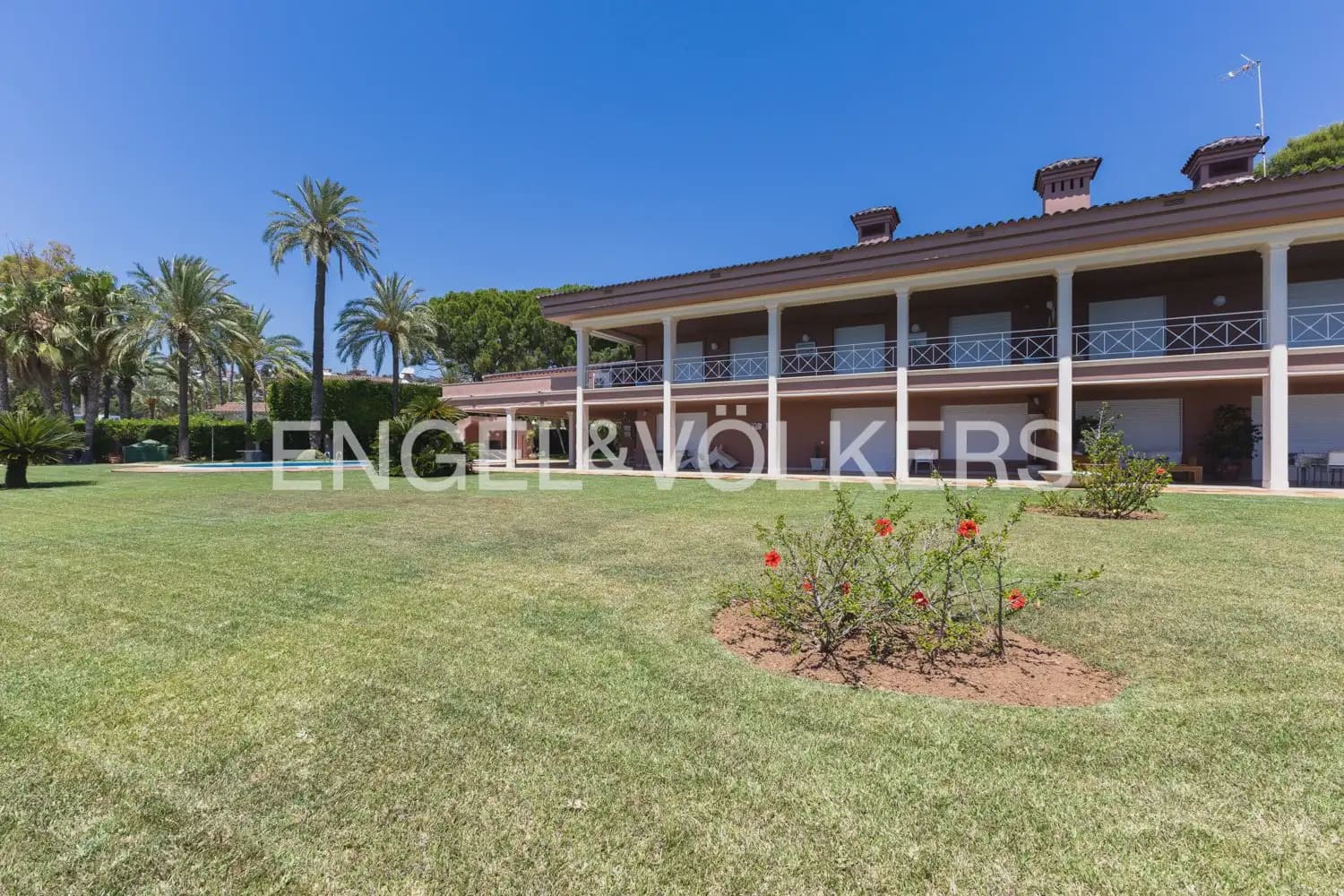 6 quarto Moradia Geminada para arrendar em Oropesa  com piscina garagem - 8 000 € (Ref: 9918663)