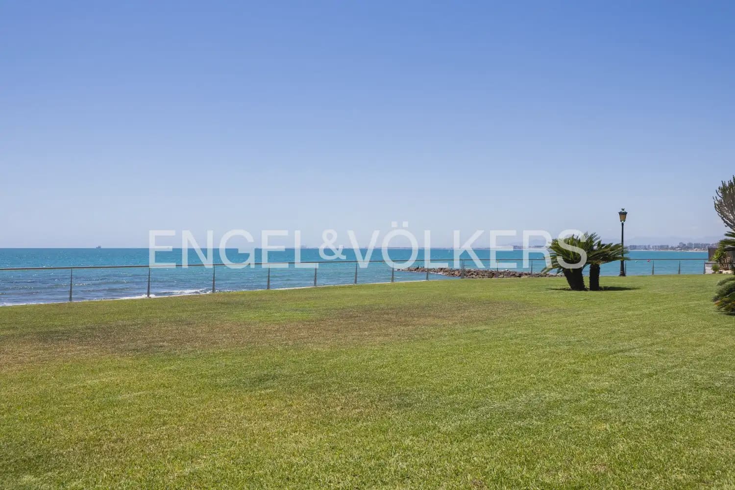6 quarto Moradia Geminada para arrendar em Oropesa  com piscina garagem - 8 000 € (Ref: 9918663)