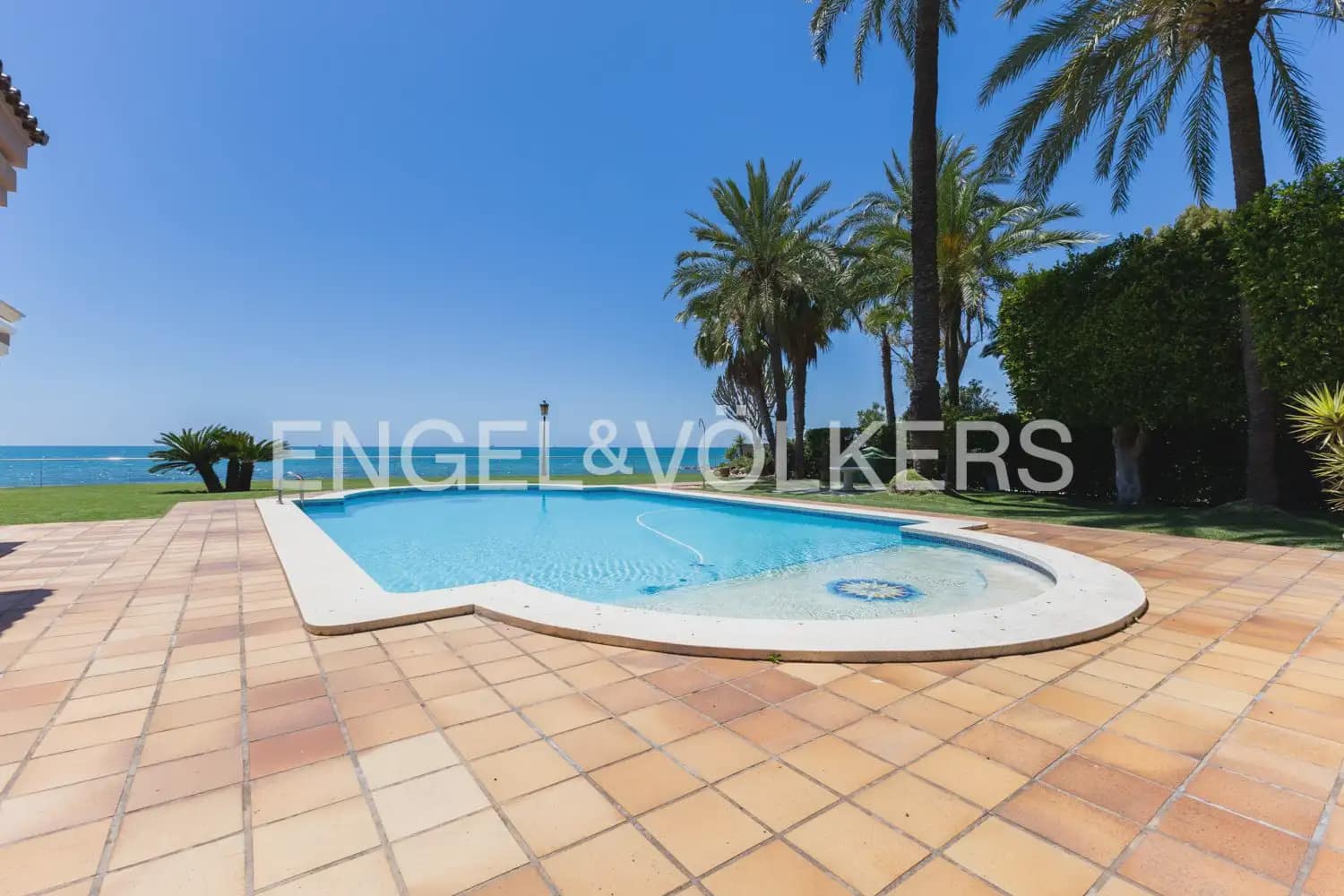6 quarto Moradia Geminada para arrendar em Oropesa  com piscina garagem - 8 000 € (Ref: 9918663)