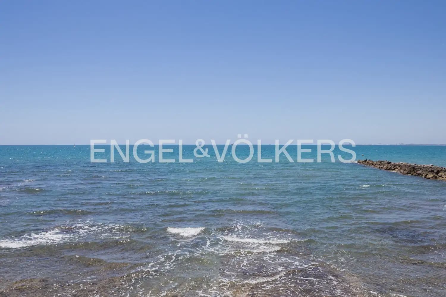 6 quarto Moradia Geminada para arrendar em Oropesa  com piscina garagem - 8 000 € (Ref: 9918663)