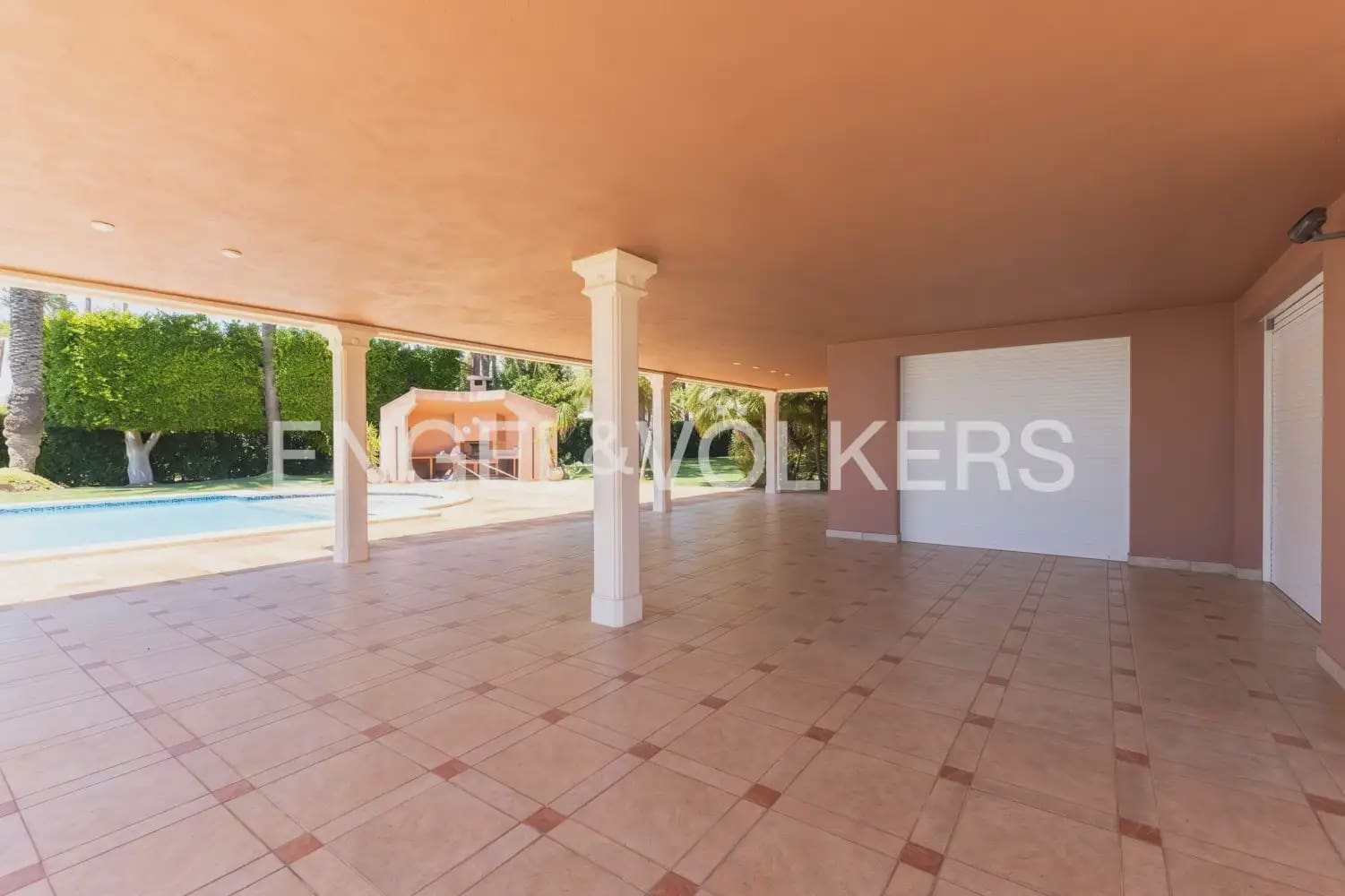 6 quarto Moradia Geminada para arrendar em Oropesa  com piscina garagem - 8 000 € (Ref: 9918663)