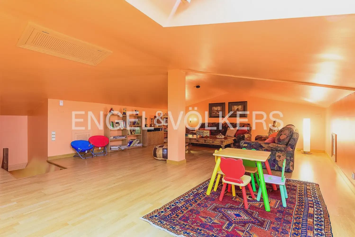 6 quarto Moradia Geminada para arrendar em Oropesa  com piscina garagem - 8 000 € (Ref: 9918663)