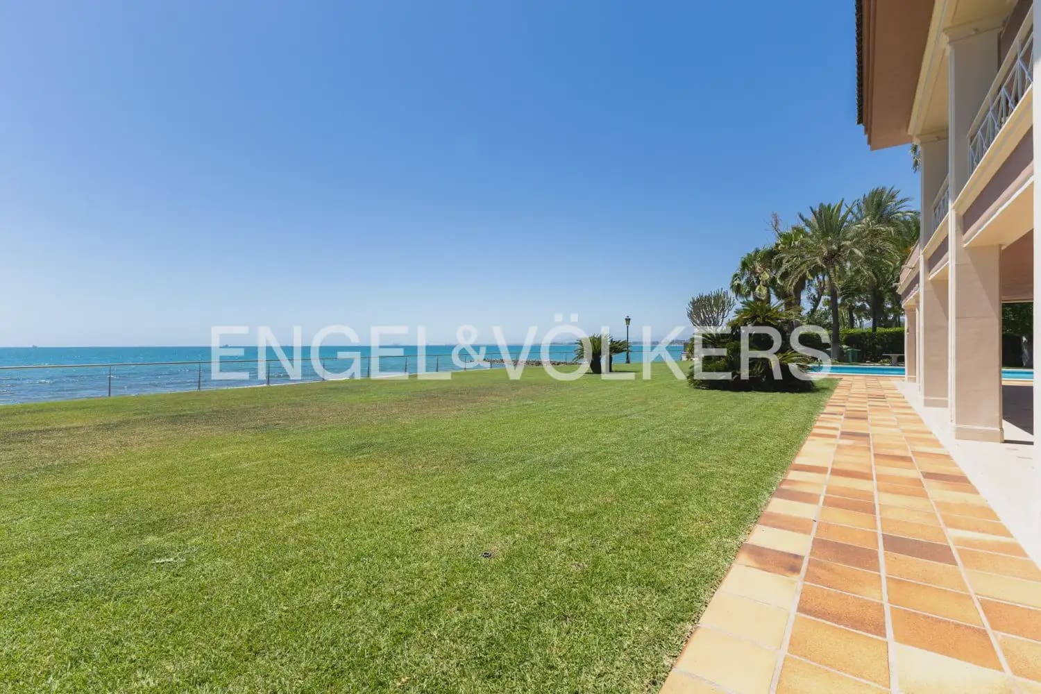 6 quarto Moradia Geminada para arrendar em Oropesa  com piscina garagem - 8 000 € (Ref: 9918663)