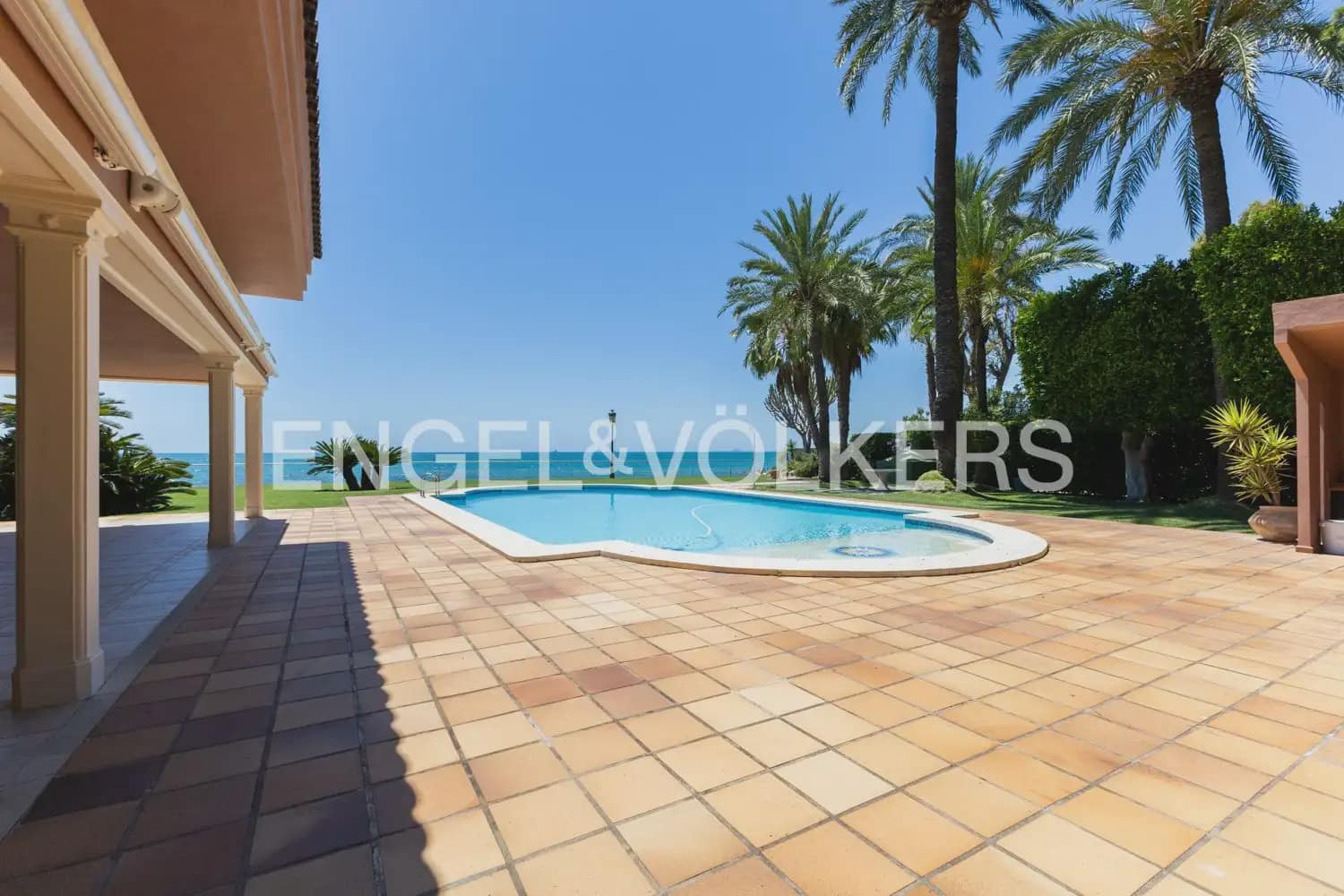 6 quarto Moradia Geminada para arrendar em Oropesa  com piscina garagem - 8 000 € (Ref: 9918663)
