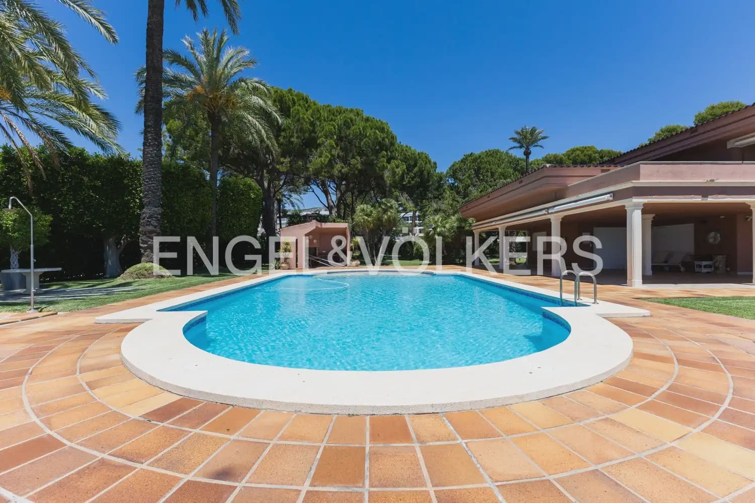 6 quarto Moradia Geminada para arrendar em Oropesa  com piscina garagem - 8 000 € (Ref: 9918663)