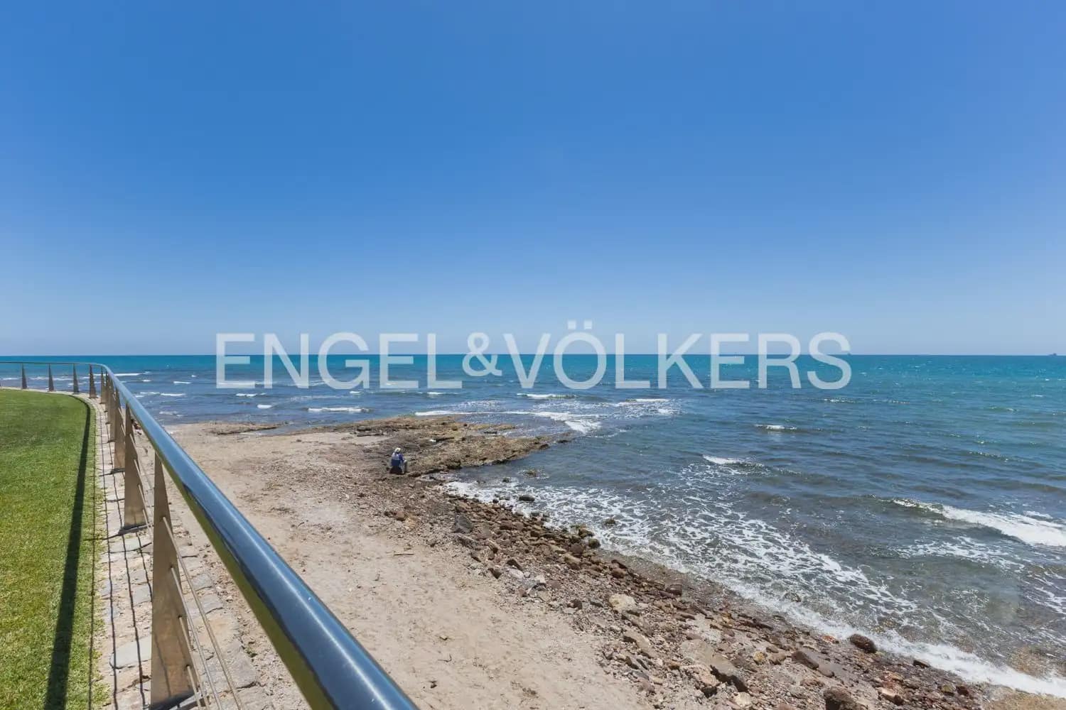 6 quarto Moradia Geminada para arrendar em Oropesa  com piscina garagem - 8 000 € (Ref: 9918663)