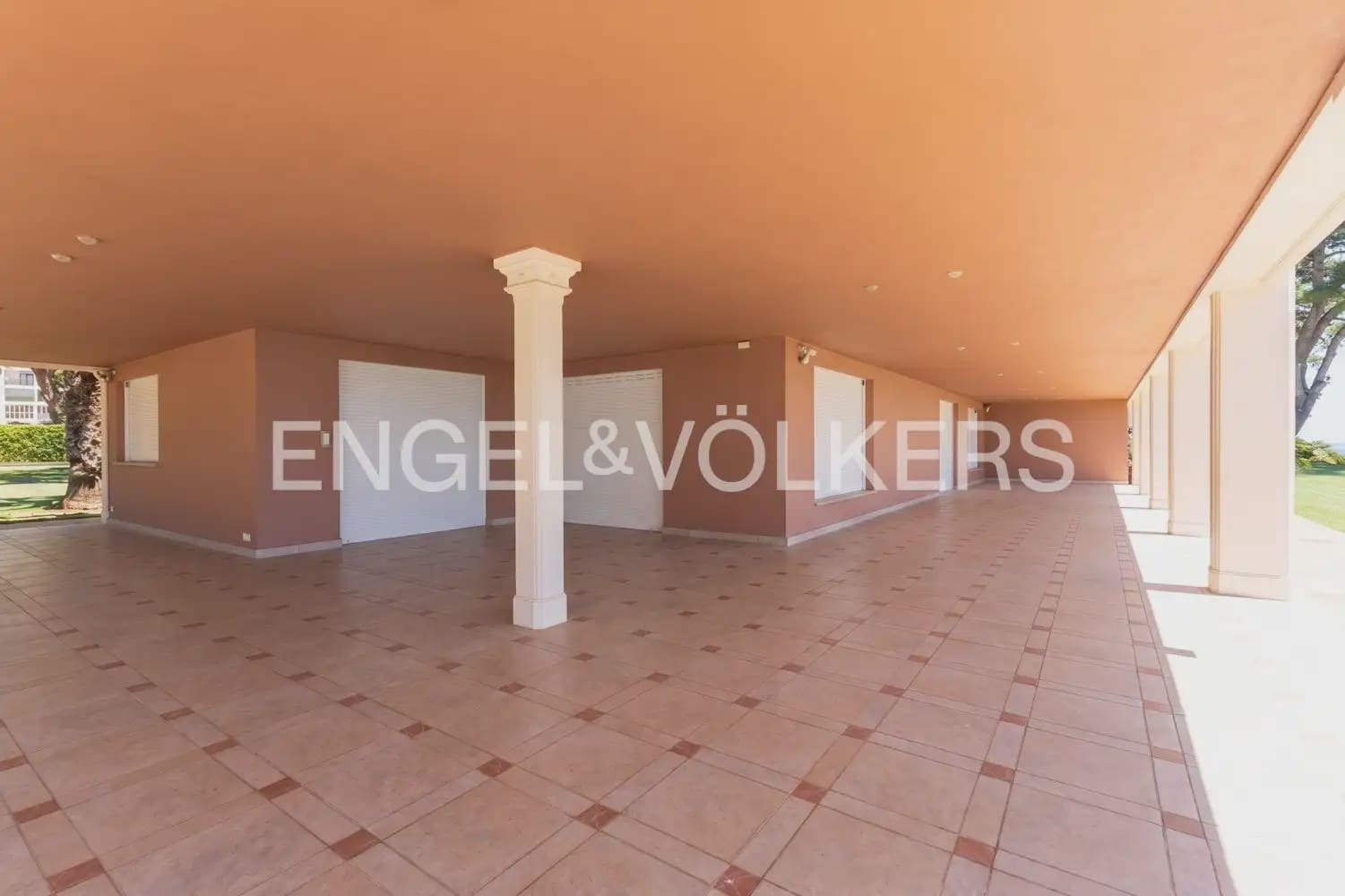 6 quarto Moradia Geminada para arrendar em Oropesa  com piscina garagem - 8 000 € (Ref: 9918663)