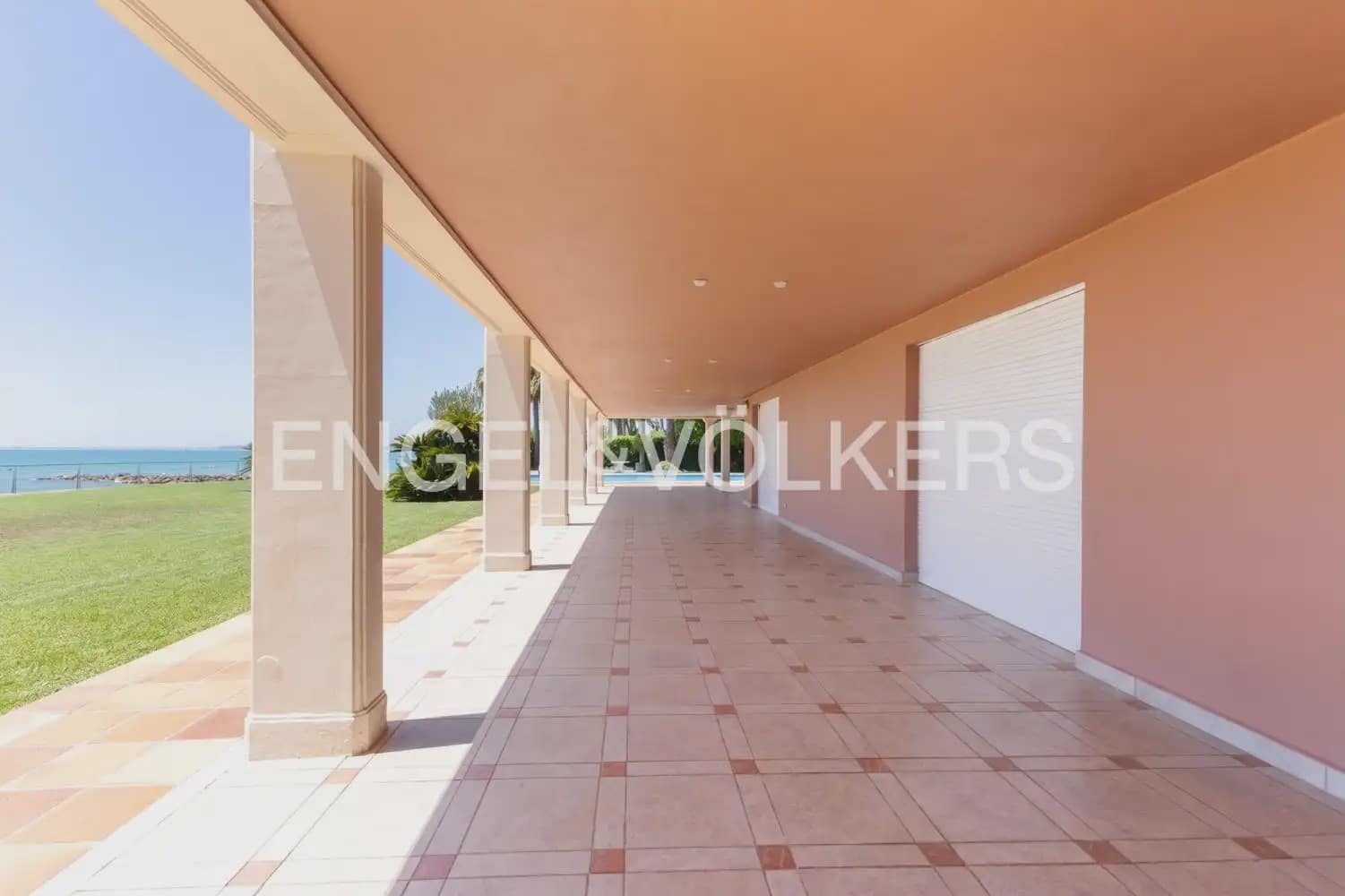 6 quarto Moradia Geminada para arrendar em Oropesa  com piscina garagem - 8 000 € (Ref: 9918663)