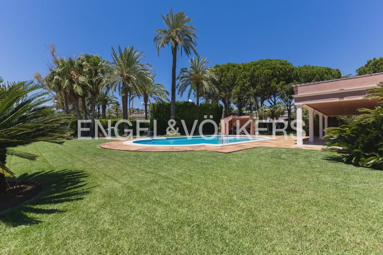 6 quarto Moradia Geminada para arrendar em Oropesa  com piscina garagem - 8 000 € (Ref: 9918663)