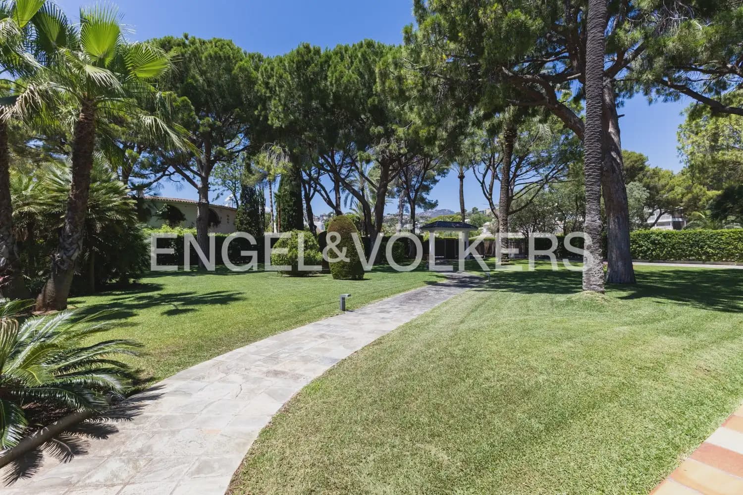 6 quarto Moradia Geminada para arrendar em Oropesa  com piscina garagem - 8 000 € (Ref: 9918663)