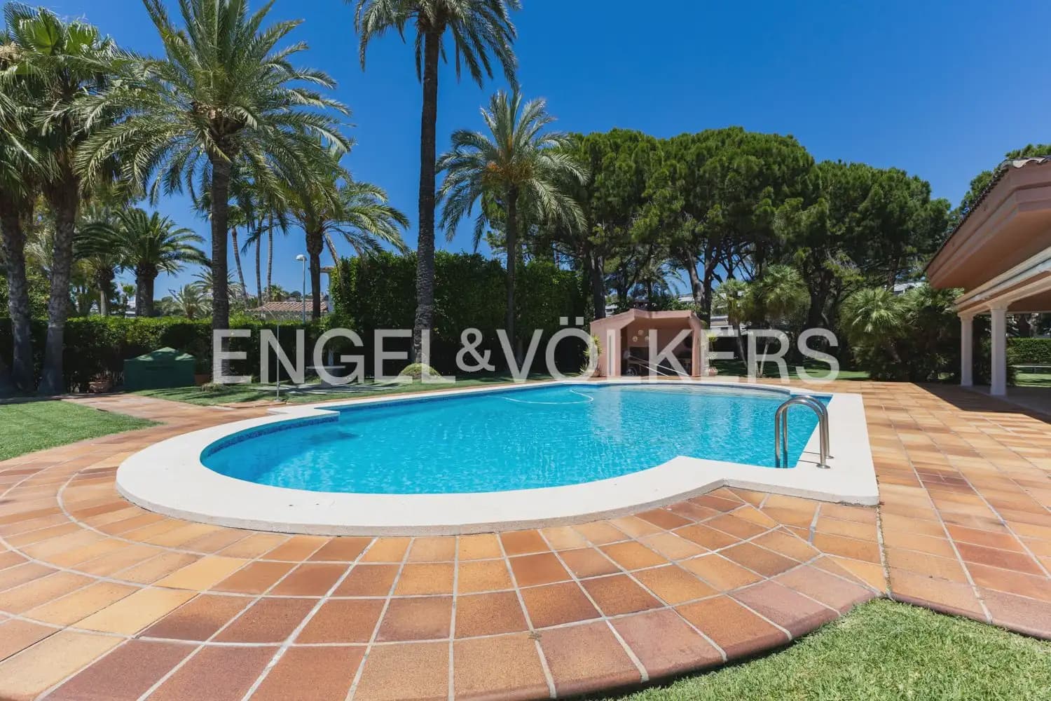 6 quarto Moradia Geminada para arrendar em Oropesa  com piscina garagem - 8 000 € (Ref: 9918663)