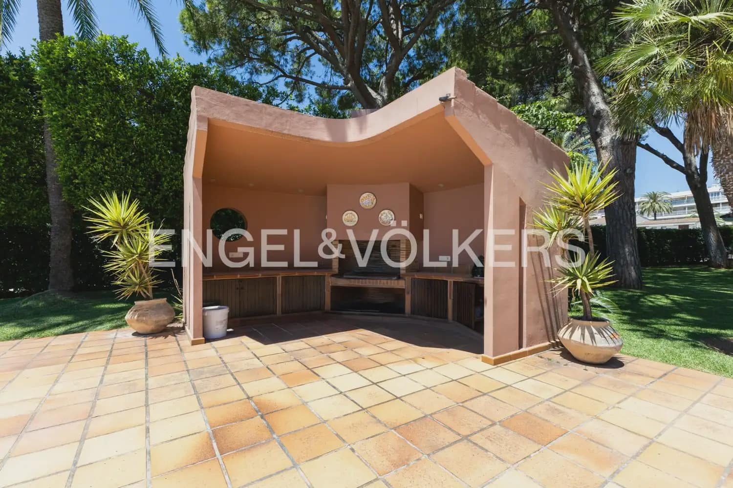 6 quarto Moradia Geminada para arrendar em Oropesa  com piscina garagem - 8 000 € (Ref: 9918663)