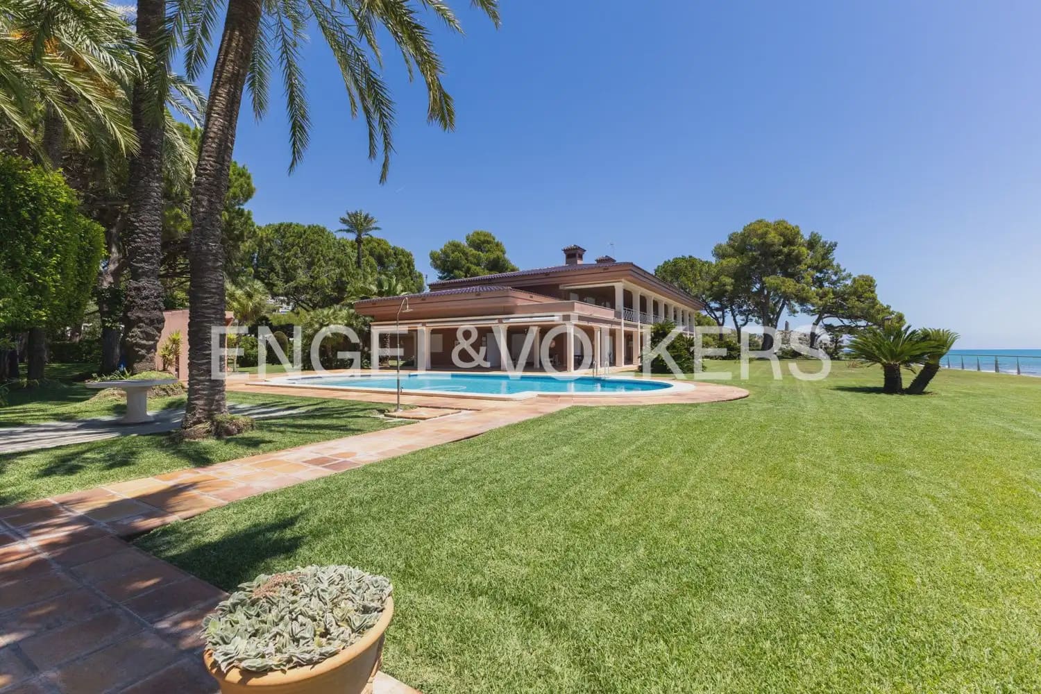 6 quarto Moradia Geminada para arrendar em Oropesa  com piscina garagem - 8 000 € (Ref: 9918663)