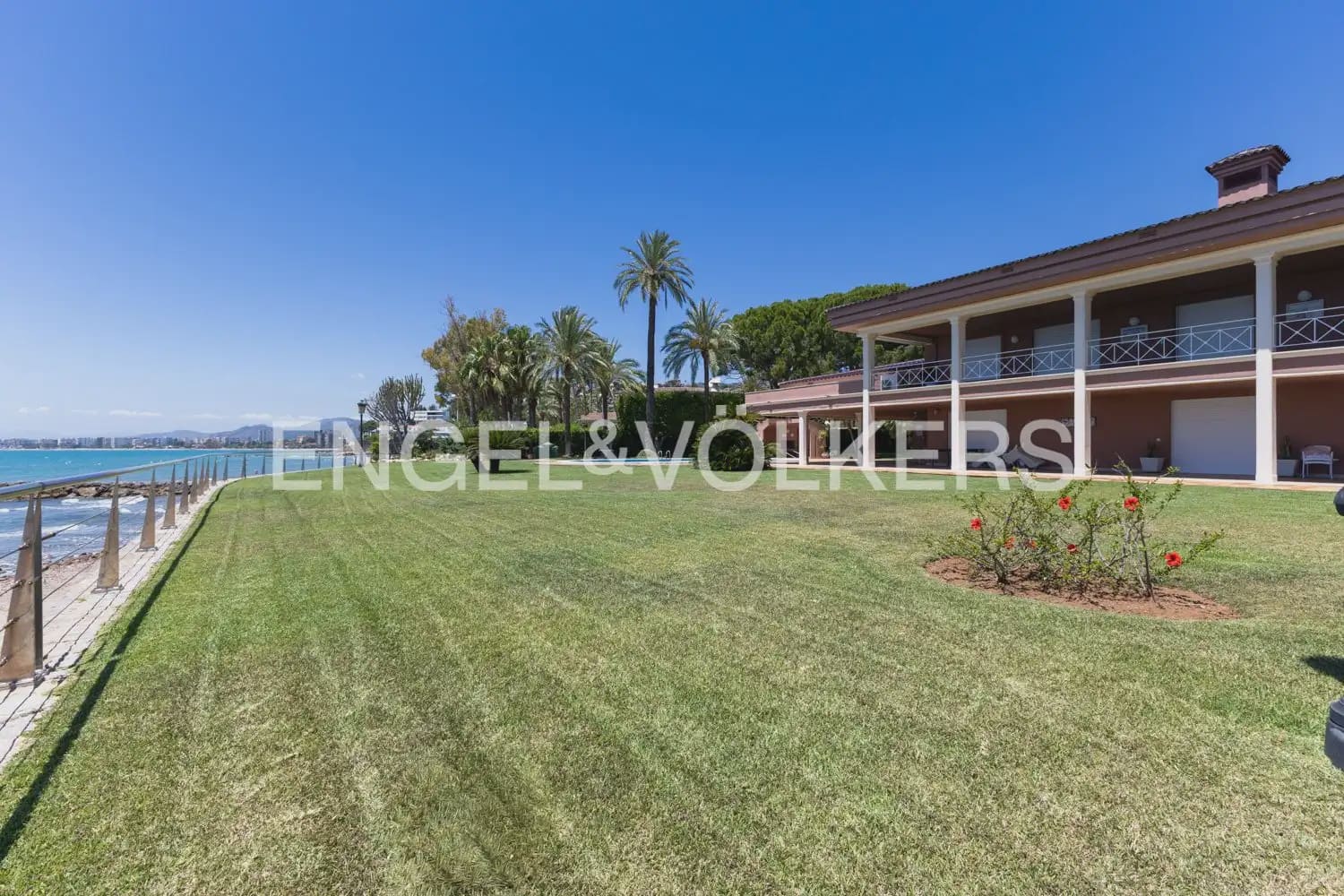6 quarto Moradia Geminada para arrendar em Oropesa  com piscina garagem - 8 000 € (Ref: 9918663)