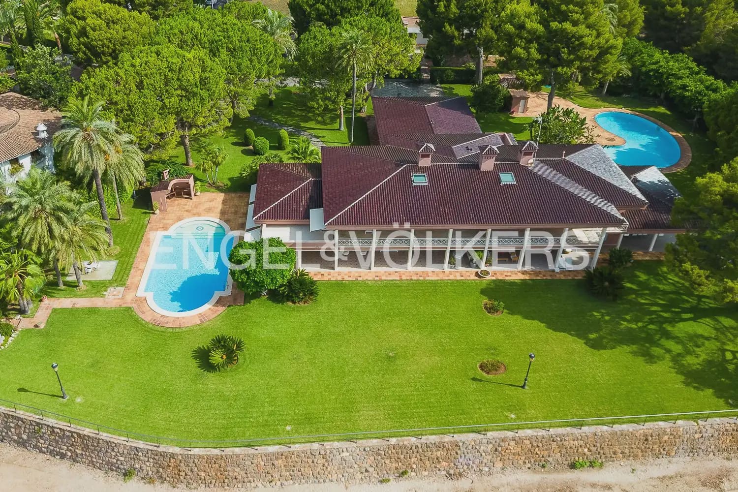 6 quarto Moradia Geminada para arrendar em Oropesa  com piscina garagem - 8 000 € (Ref: 9918663)