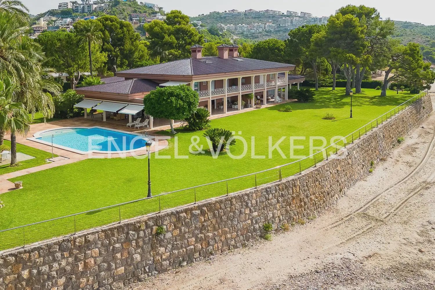 6 quarto Moradia Geminada para arrendar em Oropesa  com piscina garagem - 8 000 € (Ref: 9918663)