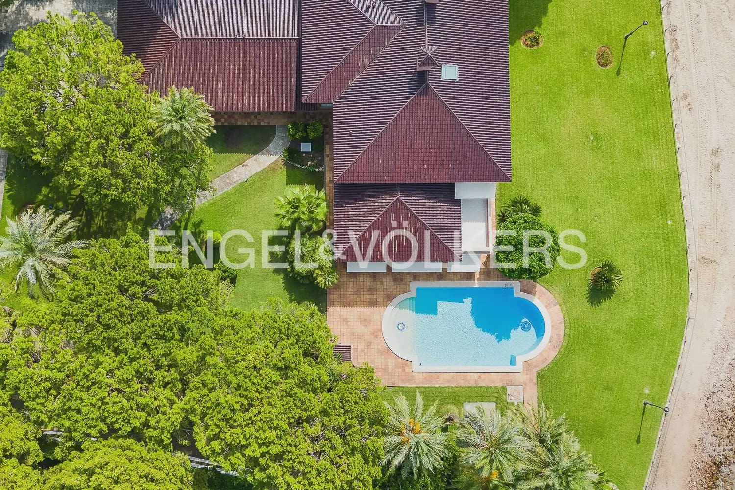 6 quarto Moradia Geminada para arrendar em Oropesa  com piscina garagem - 8 000 € (Ref: 9918663)