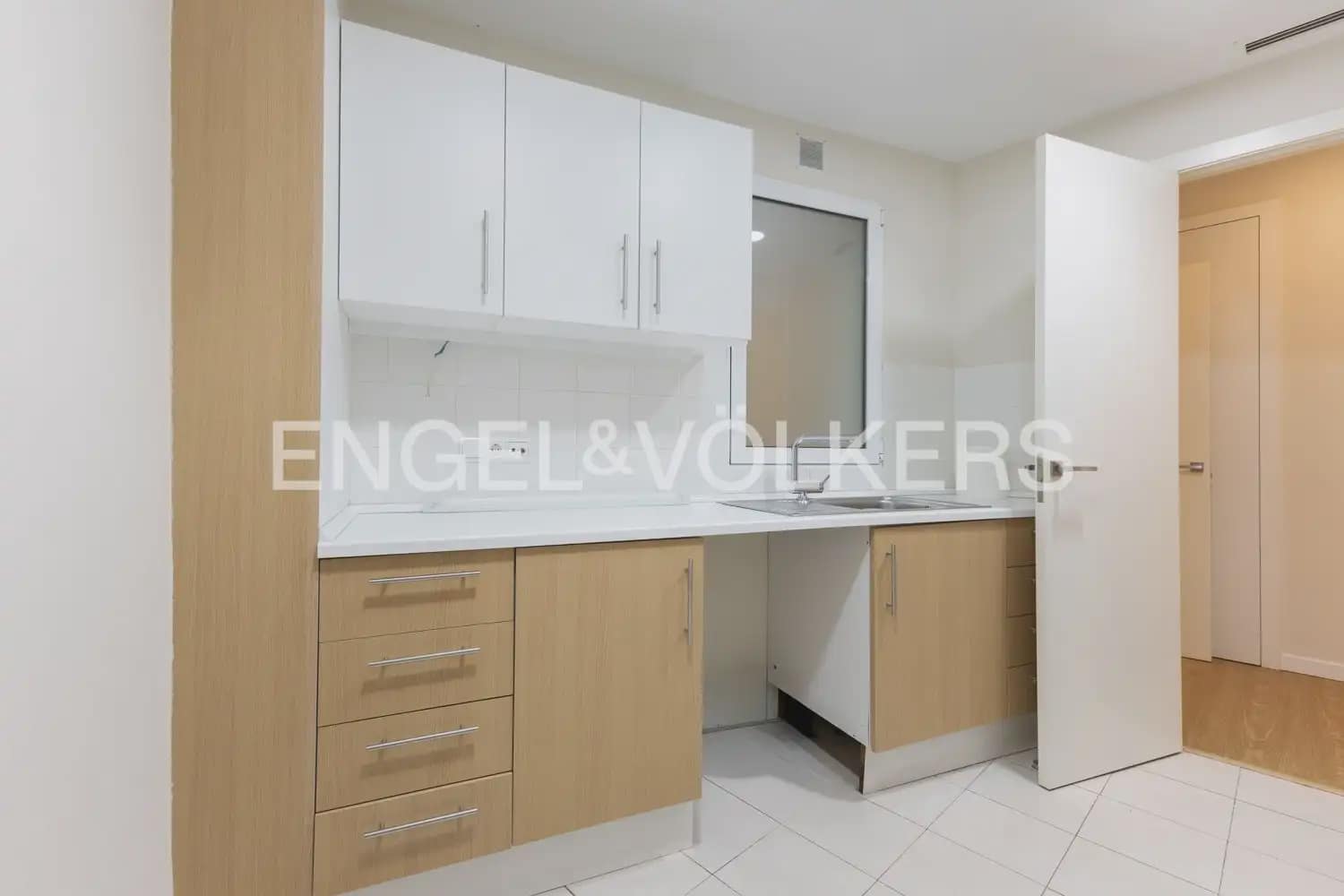 3 slaapkamer Flat te huur in Valencia stad - € 2.300 (Ref: 9918849)